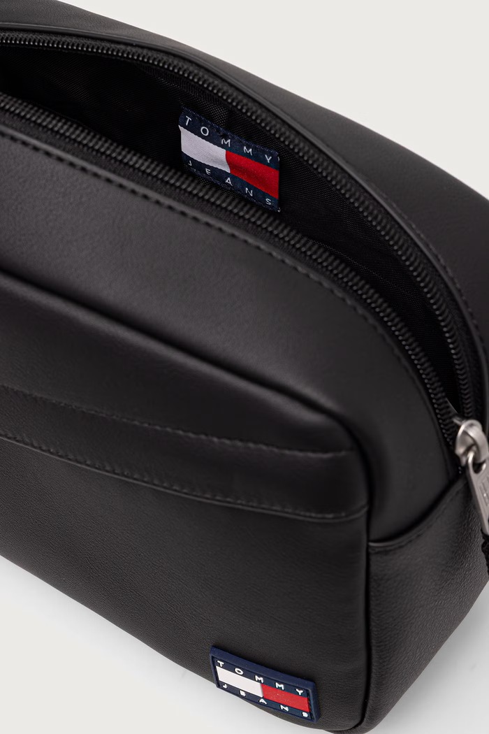 Akcesoria Tommy Jeans kosmetyczka męska z imitacji skóry AM0AM14634 czarny