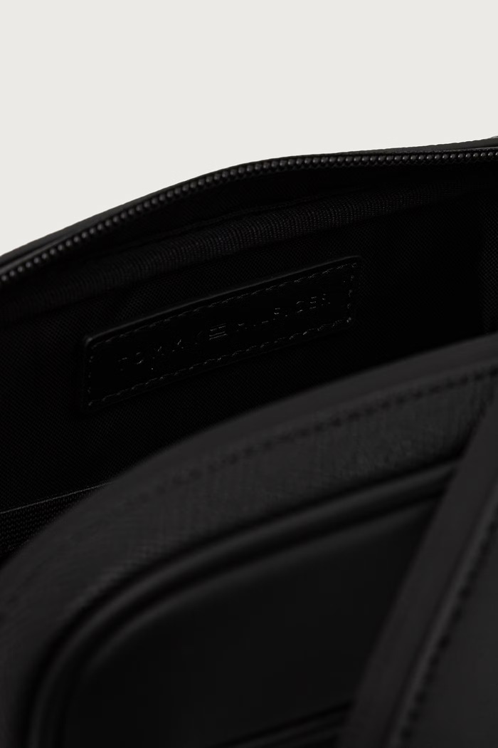 Kosmetyczka z imitacji skóry Tommy Hilfiger czarny AM0AM14828