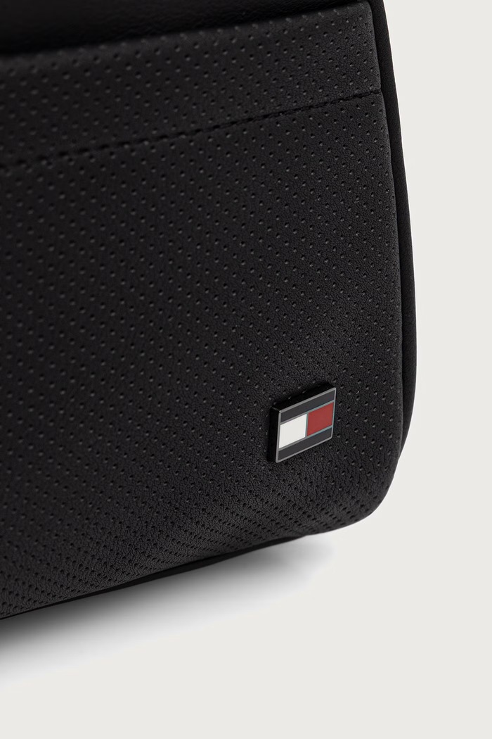 Tommy Hilfiger kozmetička torbica za muškarce od imitacije kože crna AM0AM14764