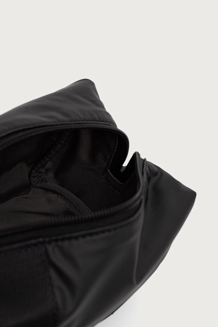 Dodaci Calvin Klein Kozmetička torbica za muškarce LV04D1293G crna