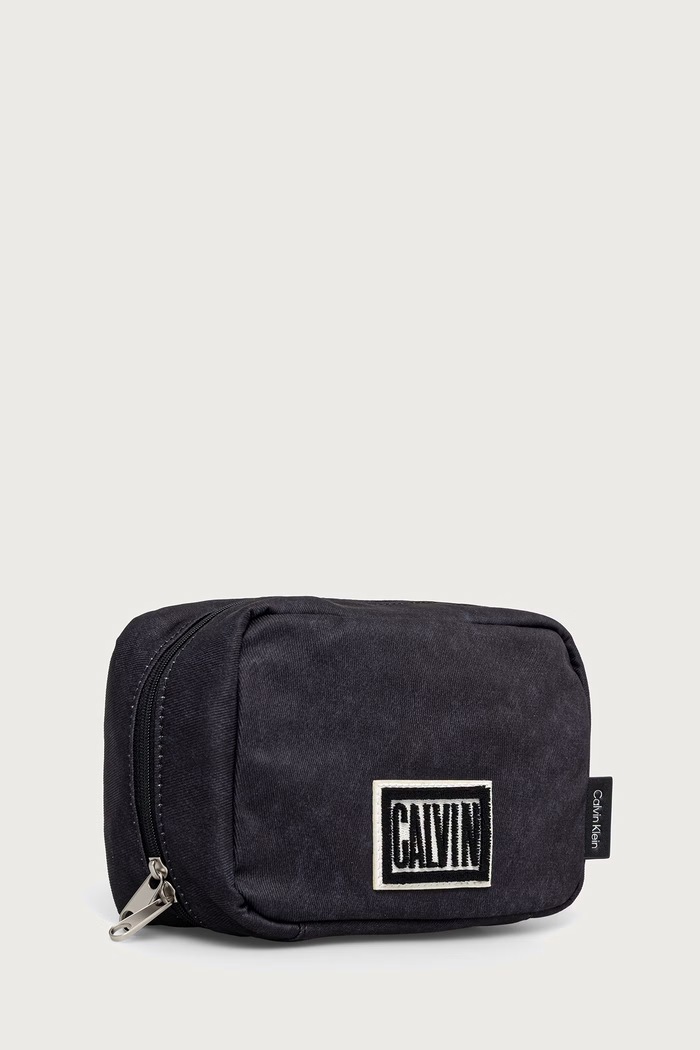 Calvin Klein Kozmetička torbica za muškarce LV04D1265G crna AW26