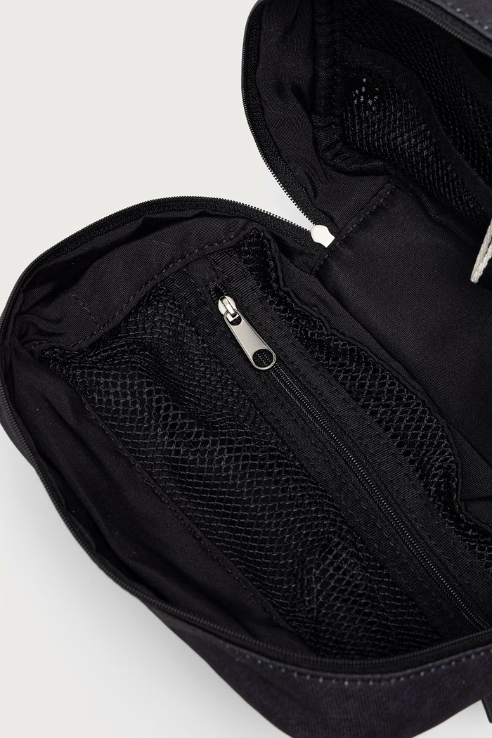 Kozmetička torbica za muškarce Calvin Klein crna LV04D1265G