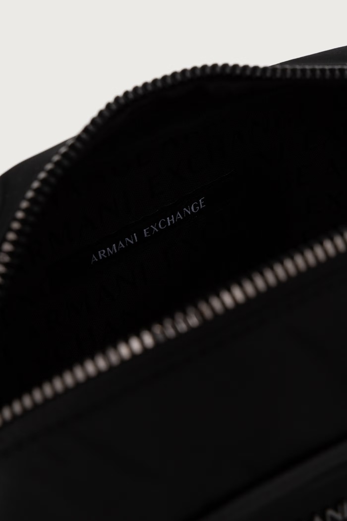 Козметична чанта мъжка Armani Exchange черен XM001662.AF27131