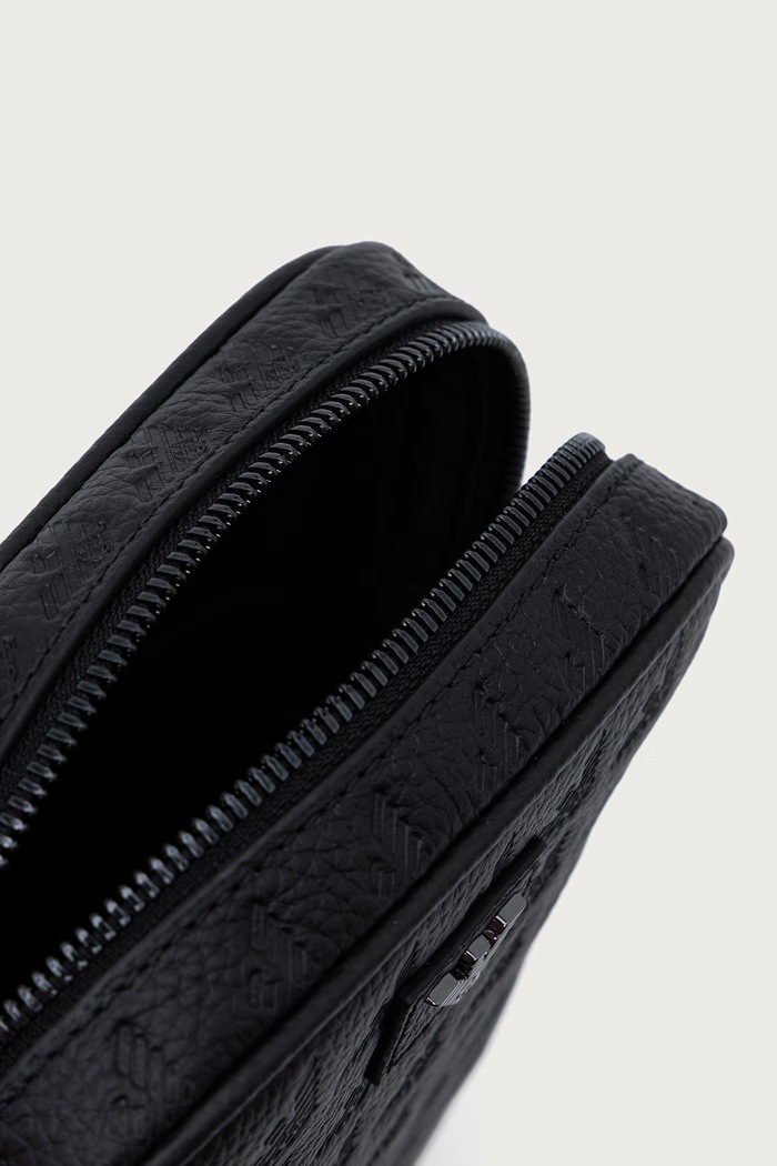 Saszetka męska skórzana Emporio Armani czarny EM001737.AF14774