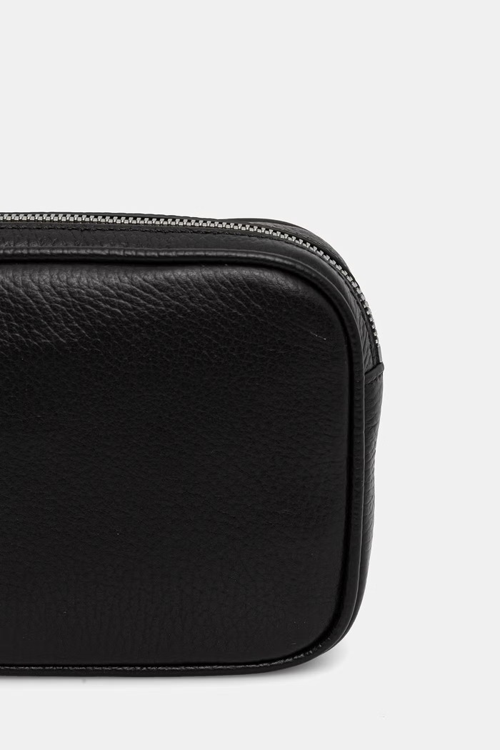 Akcesoria Emporio Armani kosmetyczka męska skórzana EM000955.AF13396 czarny
