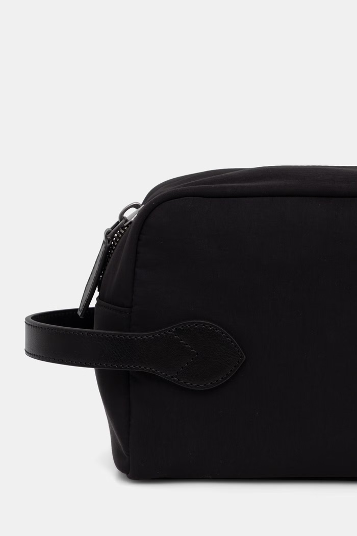 Akcesoria Emporio Armani kosmetyczka męska EM007035.AF28742 czarny