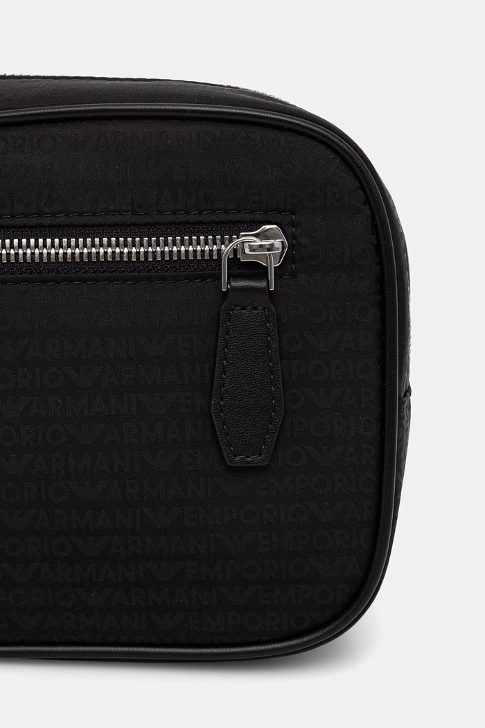 Akcesoria Emporio Armani kosmetyczka męska EM007027.AF28660 czarny