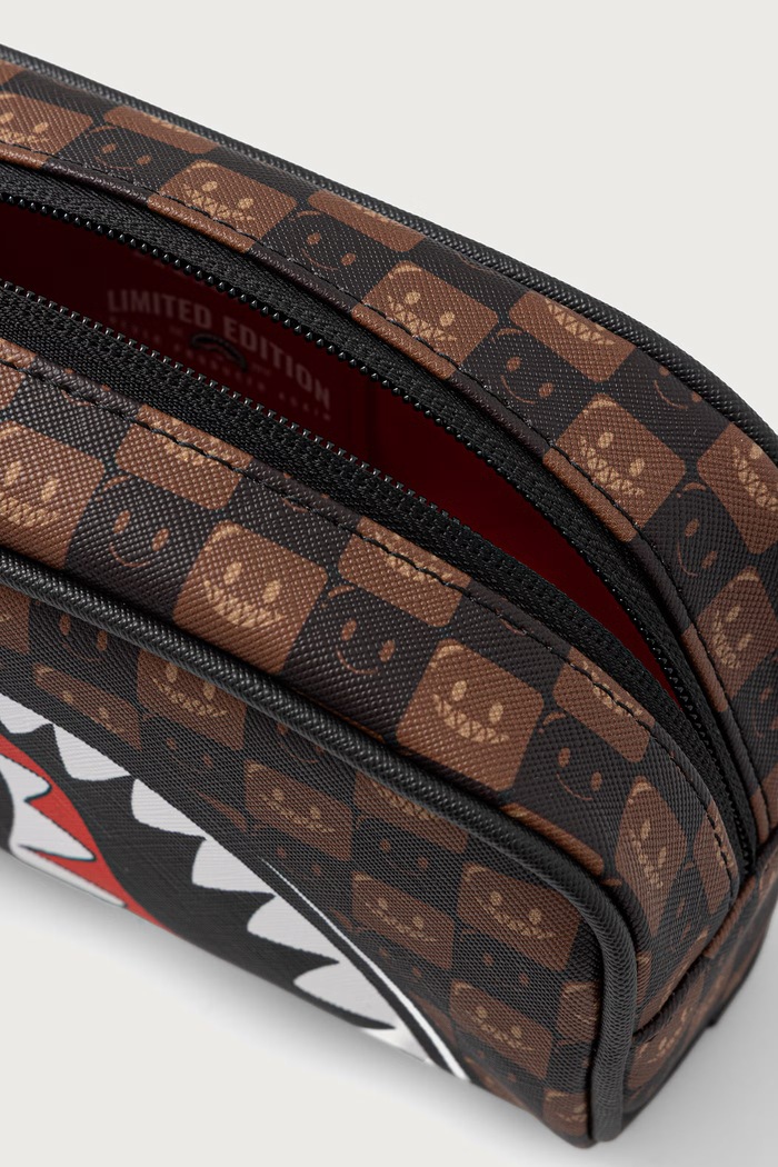 Piórnik SHARKS IN PARIS Sprayground 910B9303NSZ brązowy