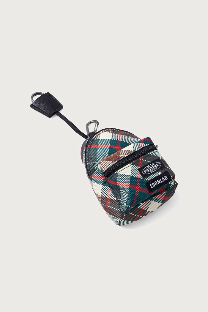 Eastpak x EGONLAB brelok zielony EK0A5BOOF0L