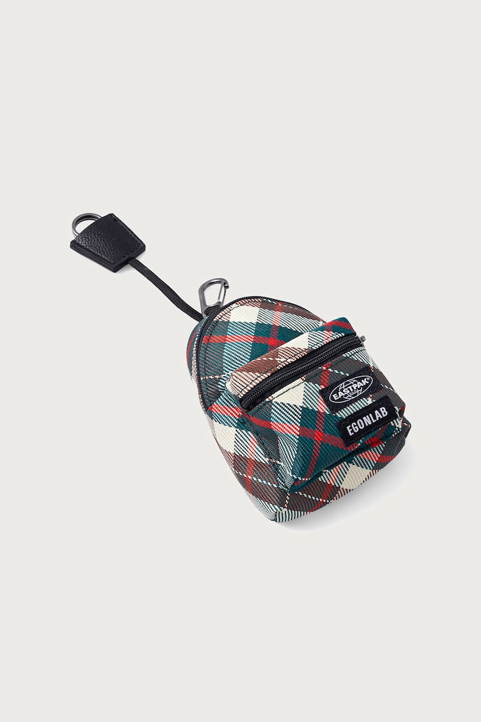 Eastpak x EGONLAB brelok zielony EK0A5BOOF0L