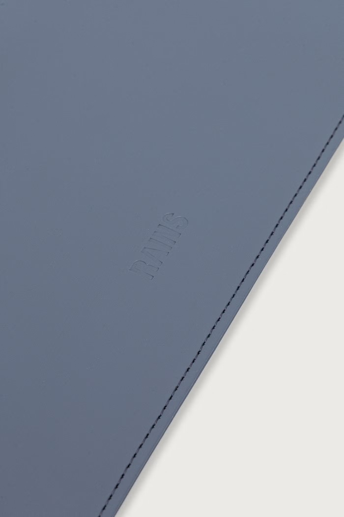 Rains pokrowiec na laptopa z imitacji skóry Laptop Portfolio 13''/14'' W1 16530.172 niebieski AW26