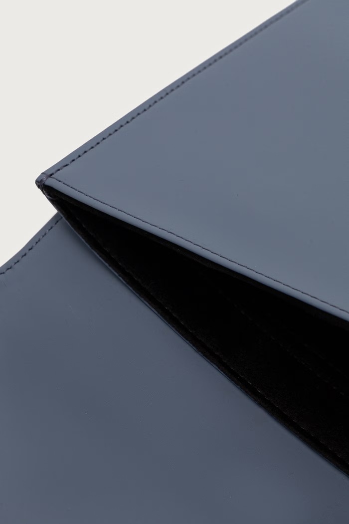 Akcesoria Rains pokrowiec na laptopa z imitacji skóry Laptop Portfolio 13''/14'' W1 16530.172 niebieski