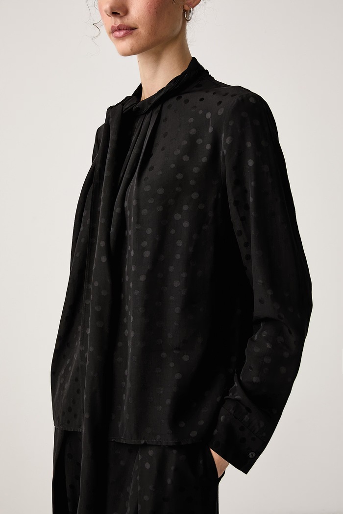 Μπλούζα γυναικεία από βισκόζη Isabelle Blanche IS26FW.C024.T015 μαύρο