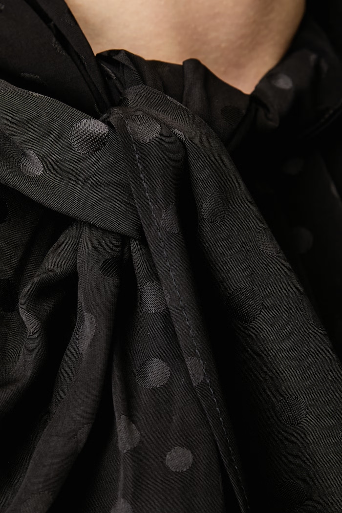 Camicetta da donna in viscosa Isabelle Blanche nero IS26FW.C024.T015
