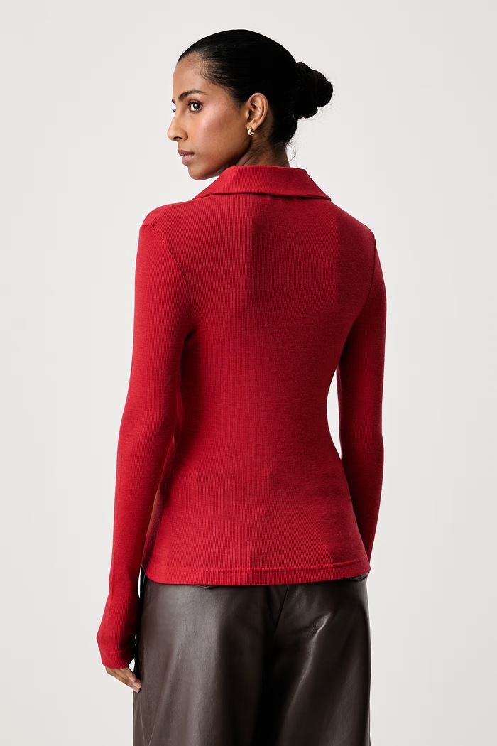 Odzież Stine Goya Longsleeve damski z wełny merino SG.AW26.T265.2510 czerwony