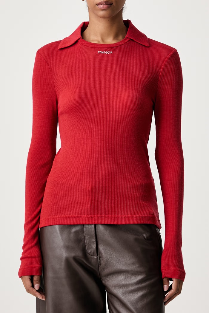Longsleeve damski z wełny merino Stine Goya SG.AW26.T265.2510 czerwony