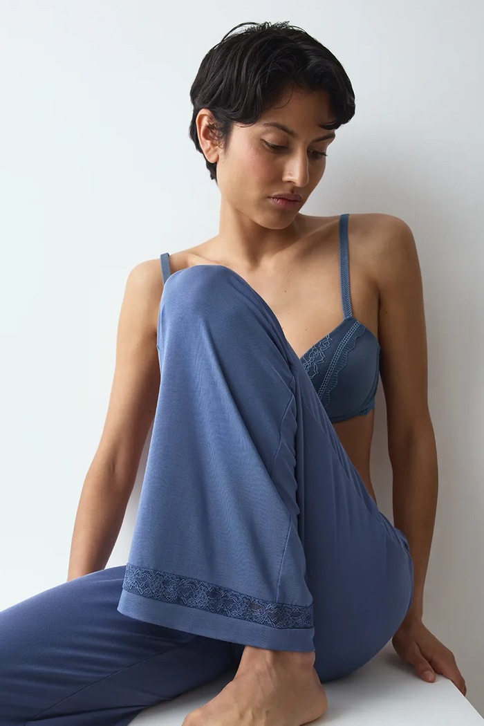Spodnie piżamowe damskie z modalem Comfort Allure Triumph 10229163 niebieski