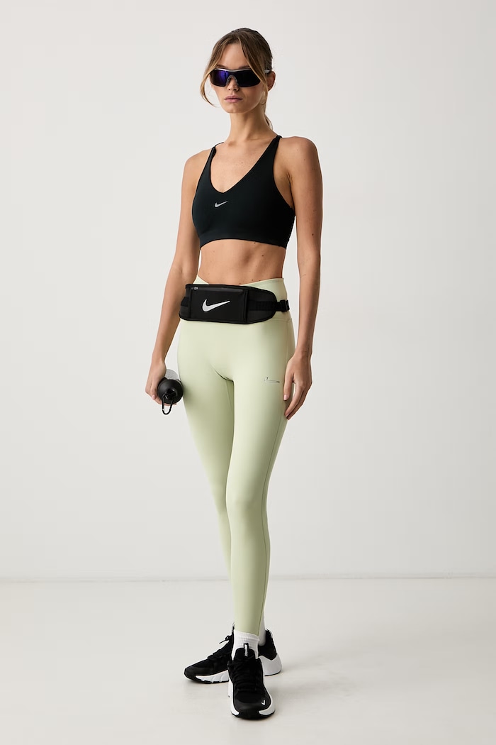 Nike biustonosz sportowy Universa IB9830.010 czarny AW26