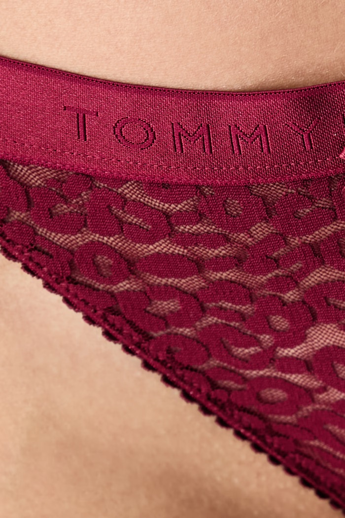 Stringi damskie koronkowe Tommy Hilfiger UW0UW06348 bordowy