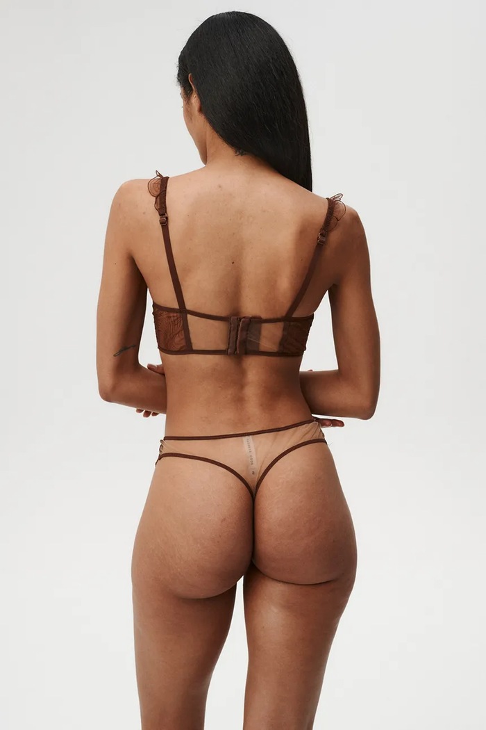 Undress Code tange za žene s čipkom Bliss 1326 smeđa AW26