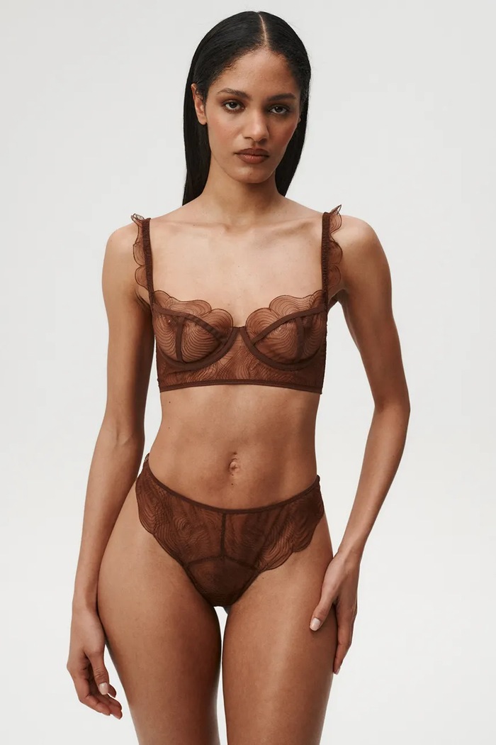 Odjeća Undress Code tange za žene s čipkom Bliss 1326 smeđa