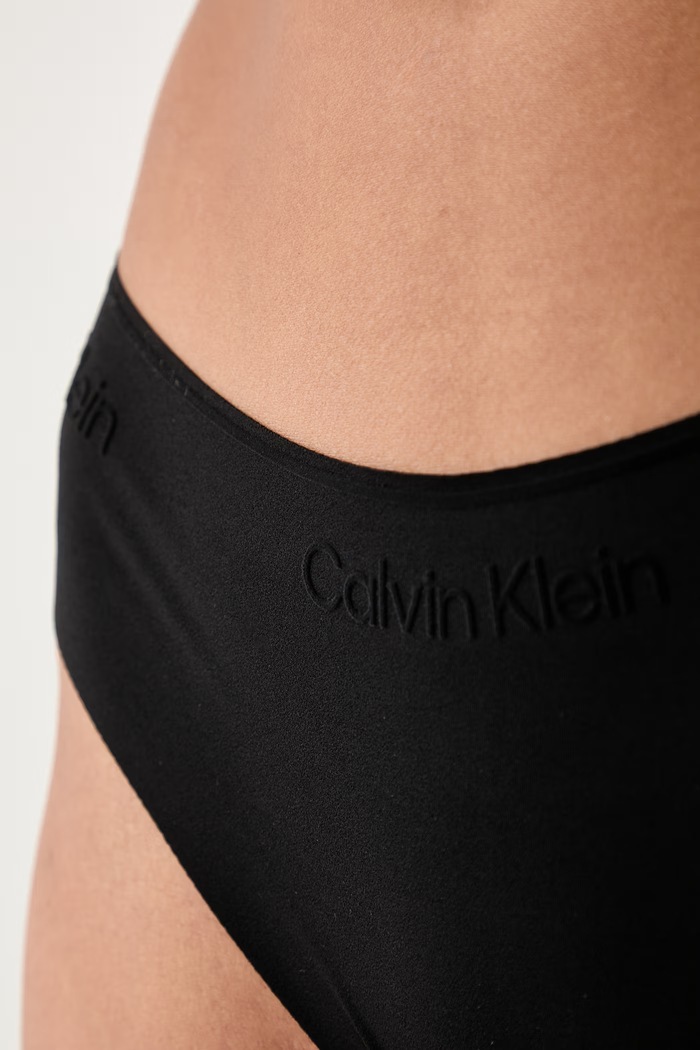 Odzież Calvin Klein Underwear stringi damskie LV00QF8562 czarny