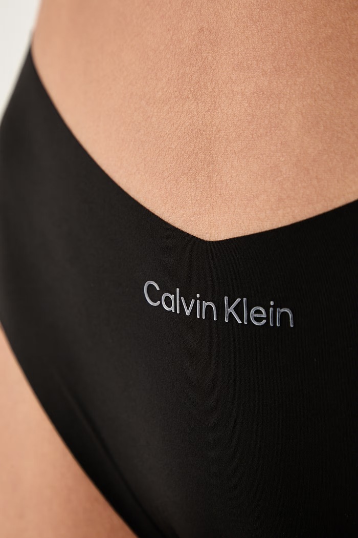 Odzież Calvin Klein Underwear stringi damskie LV00QF8809 czarny