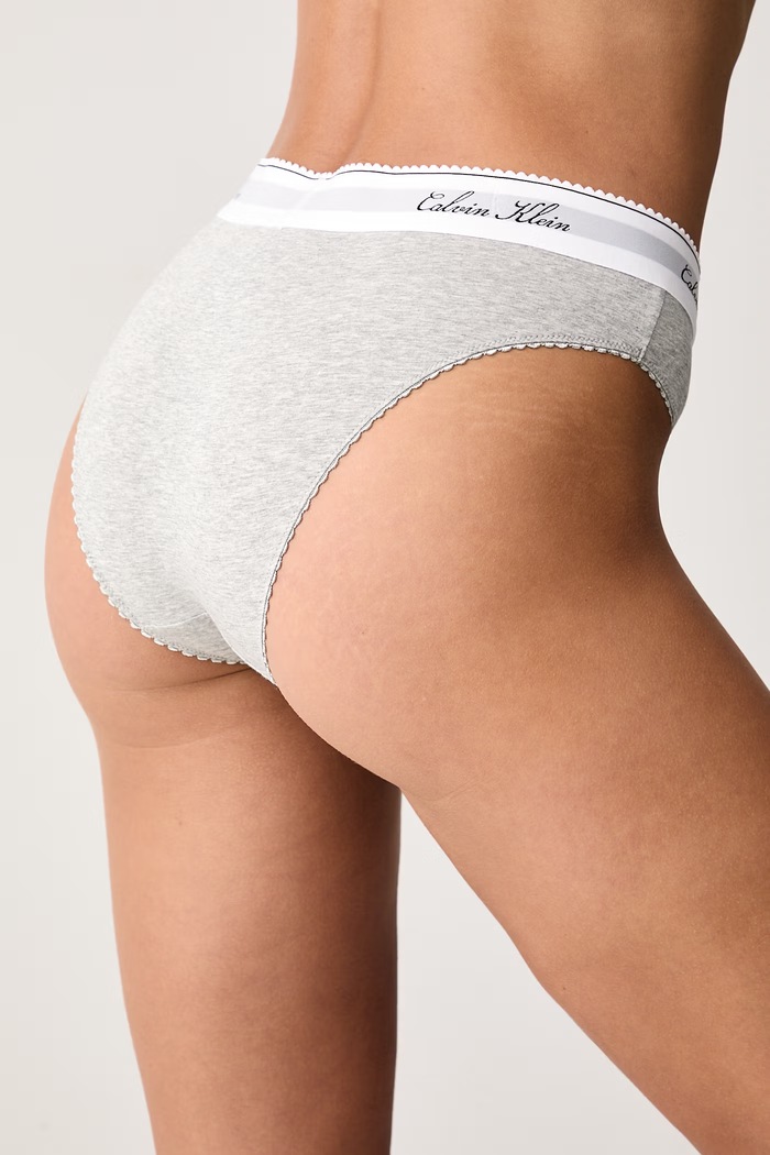 Odzież Calvin Klein Underwear Figi damskie z bawełną LV00QF9073 szary