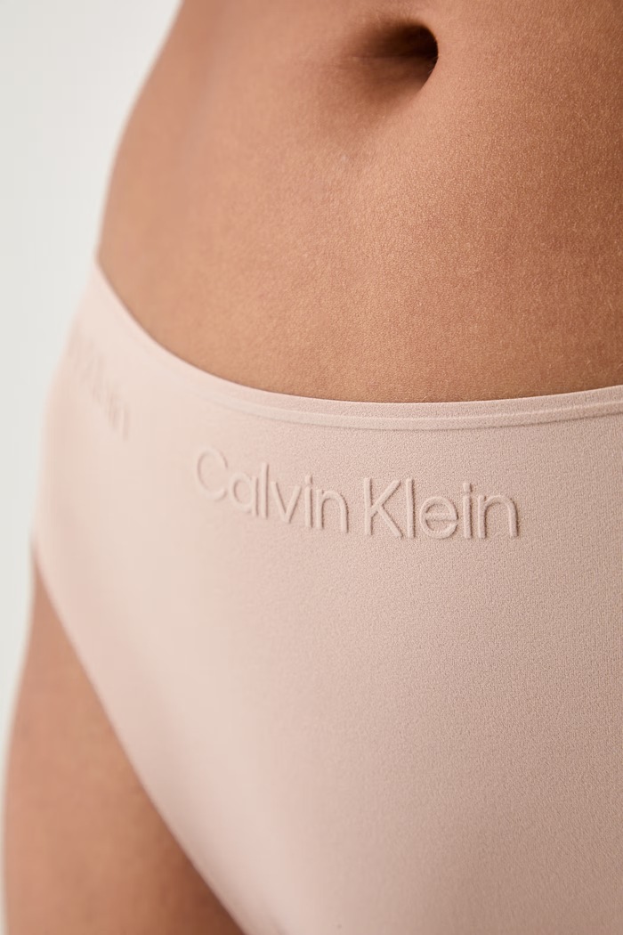 Odzież Calvin Klein Underwear figi damskie LV00QF8981 beżowy
