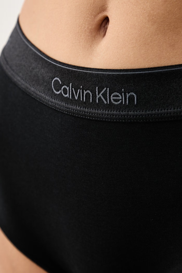 Oblačila Calvin Klein Underwear Oprijete boksarice ženske z bombažem LV00QF9081 črna
