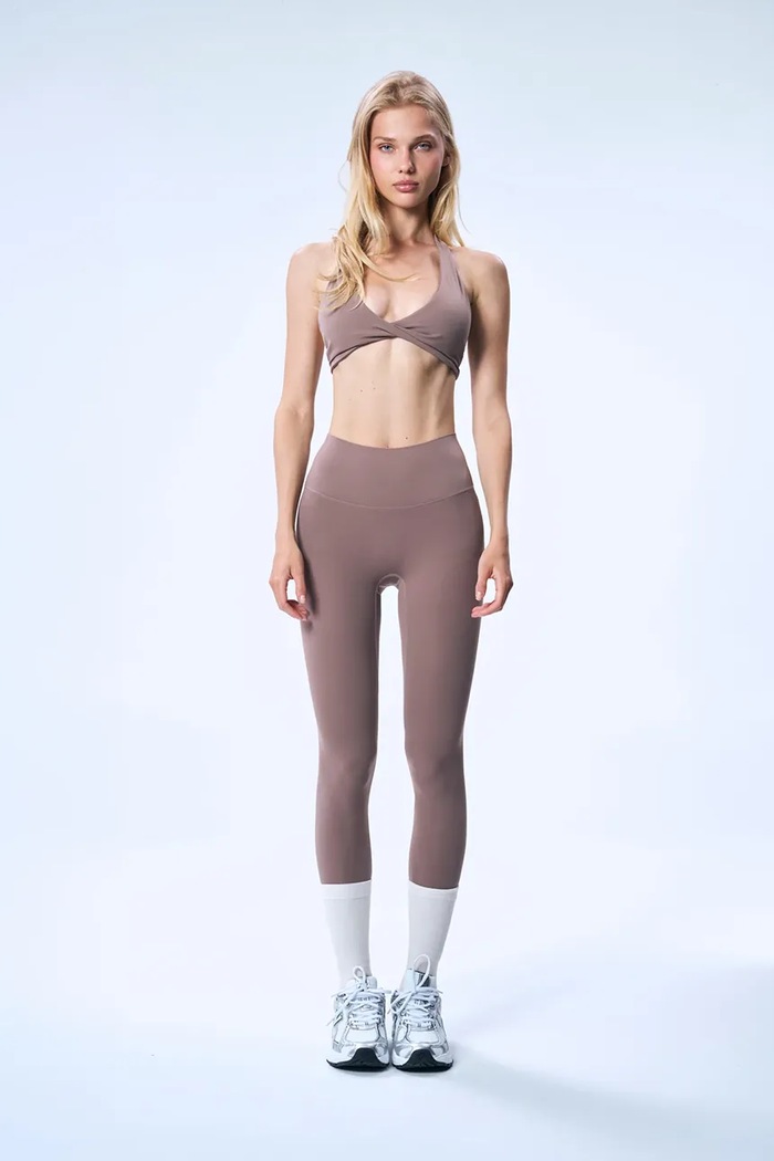 GOD SAVE QUEENS biustonosz CROP TOP brązowy GSQ.144.333