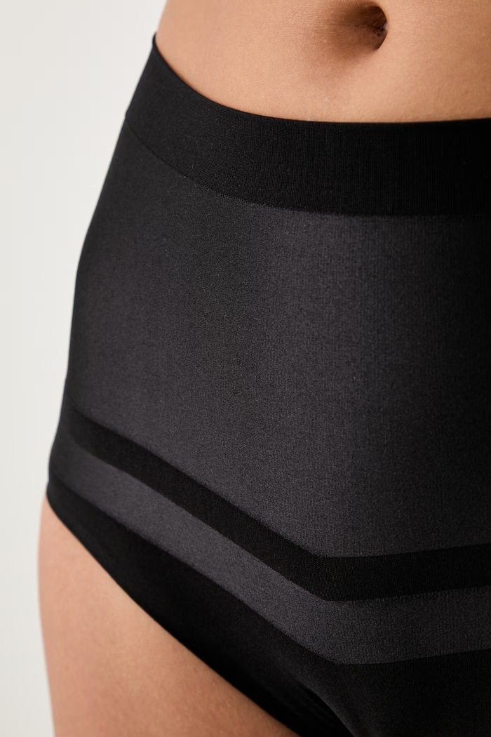 Odzież Chantelle figi modelujące damskie Brilliant Shaping C1B570 czarny