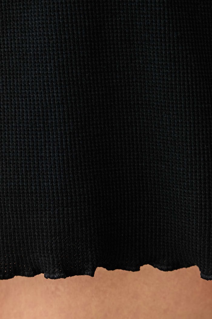 Kratek spodnji del pižame ženski z modalom Cosy Waffle_Shorts BOSS 50561021 črna