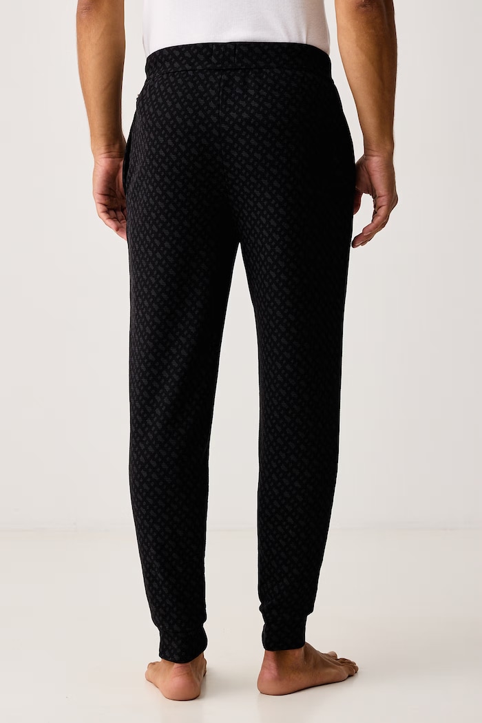 Oblačila BOSS Spodnji del pižame moški z bombažem WaffleAOP Cuff Pants 50571385 črna