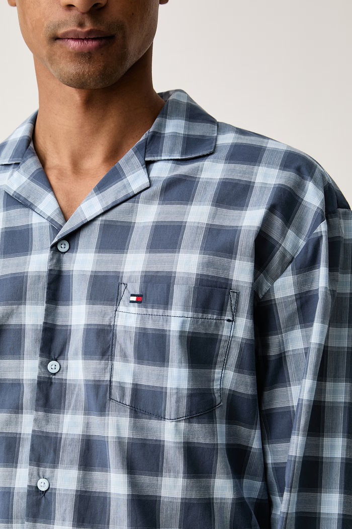 Tommy Hilfiger dvoudílné pyžamo pánské bavlněné UM0UM04026 modrá