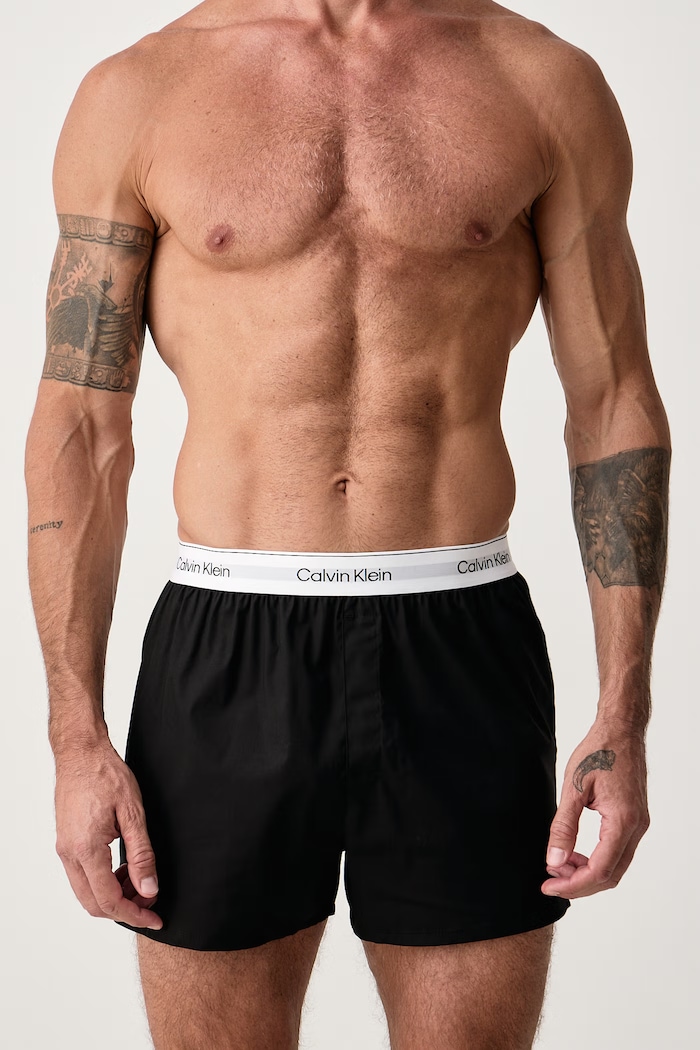 Calvin Klein Underwear Boxerky pánské bavlněné s elastanem 3-pack LV00NB4727 červená AW26