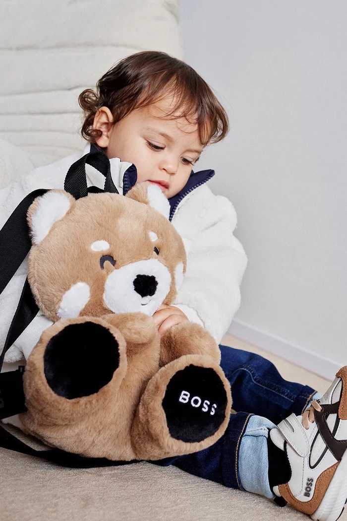 Суичър за деца с памук BOSS J53395.162.174 бежов
