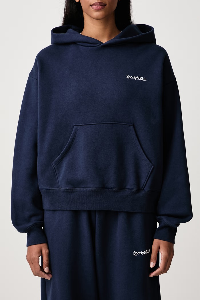 Serif Logo bluza z kapturem bawełniana damska Sporty & Rich granatowy ST11084300BL106