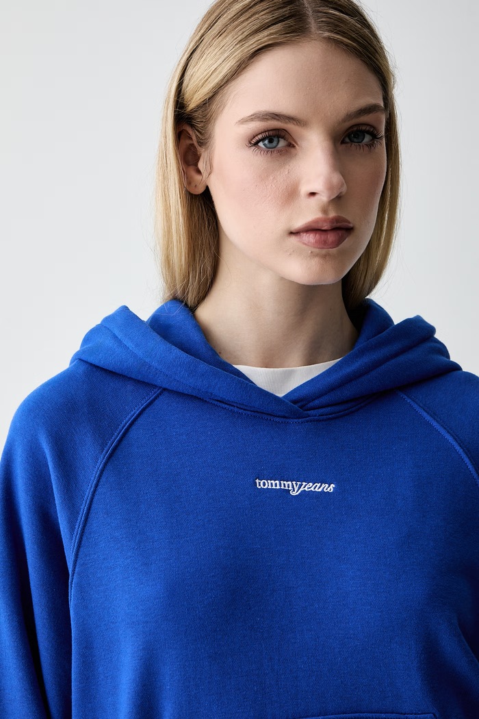 Tommy Jeans pulover s kapuco ženski bombažen modra DW0DW22825