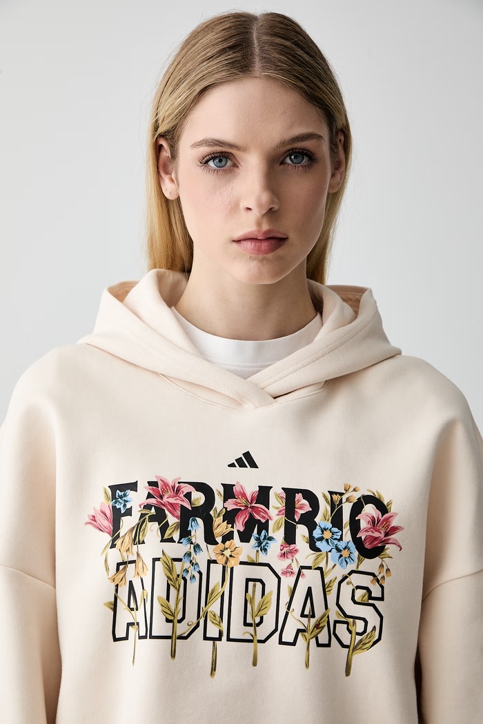 adidas bluza damska z bawełną x Farm Rio beżowy KR0253