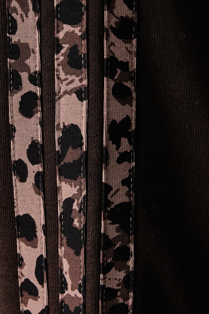 Μπλούζα με κουκούλα γυναικεία με βαμβάκι Leopard Pack adidas καφέ KV9299
