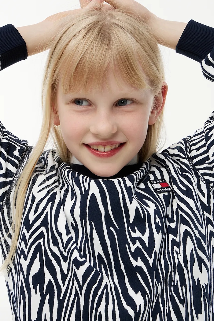 Bluza dziecięca bawełniana Tommy Hilfiger czarny KG0KG09567.104.122.9BY2