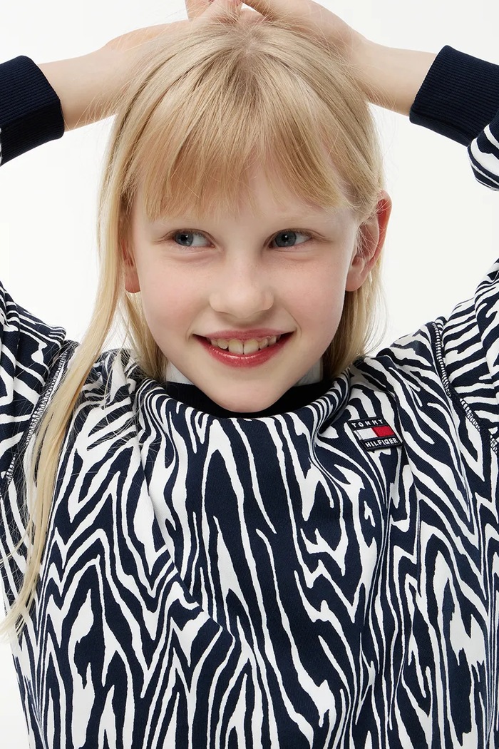Bluza dziecięca bawełniana Tommy Hilfiger czarny KG0KG09567.128.176.9BY2