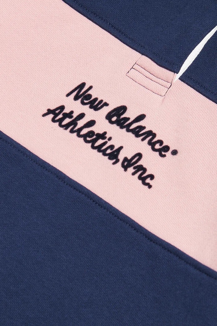 Dziewczynka New Balance Bluza dziecięca bawełniana YT62Y30G granatowy
