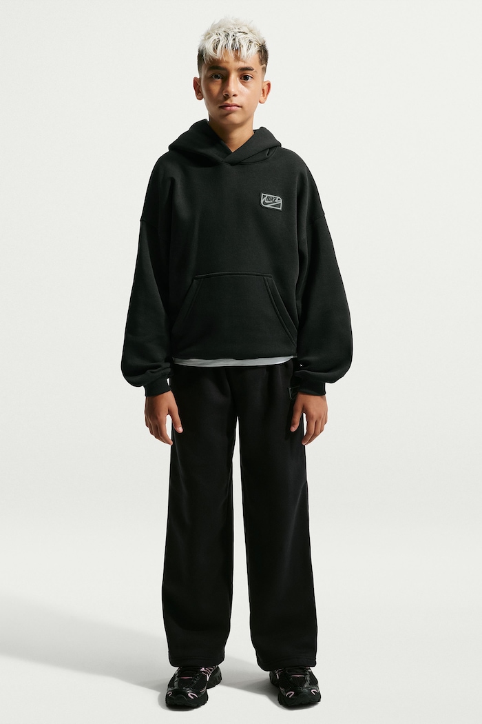 Nike Bluza z kapturem dziecięca z bawełną Nike Sportswear Club czarny IO1684