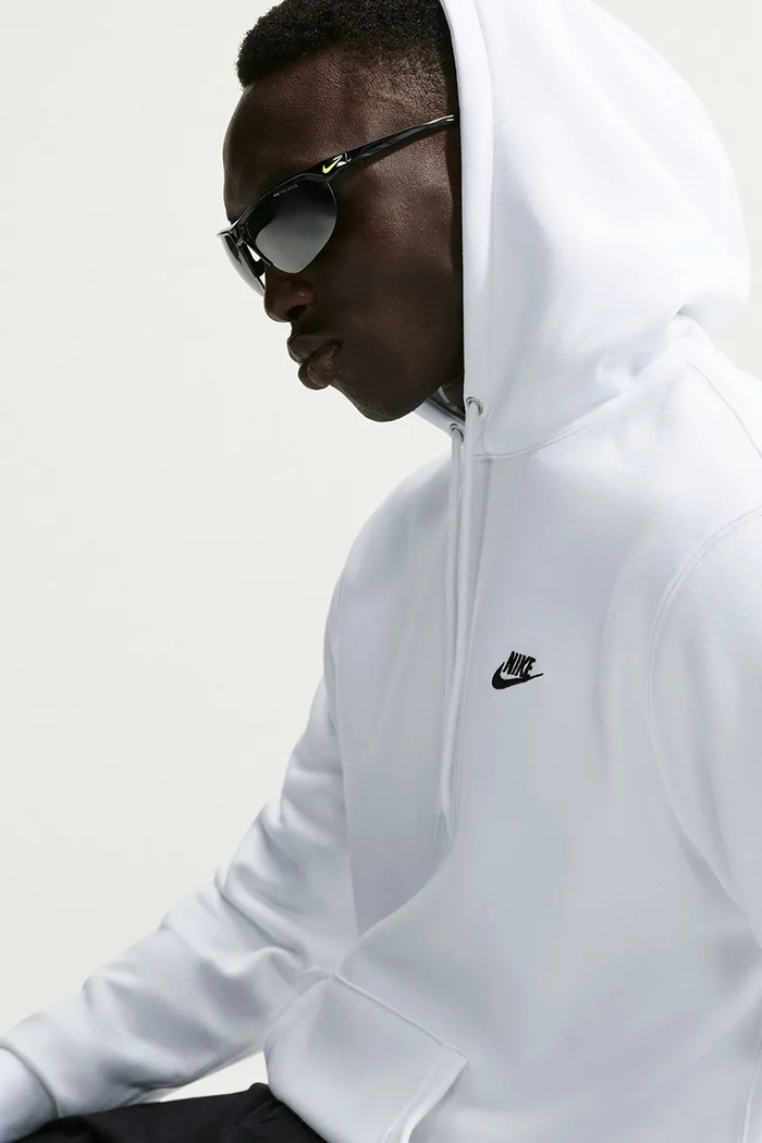 Bluza z kapturem męska z bawełną Club Nike Sportswear beżowy FN3859.100