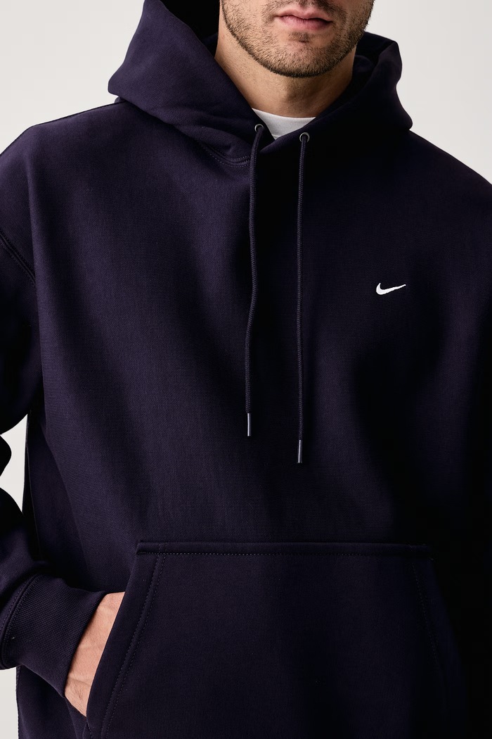 Кофта с капюшоном мужская хлопковая Solo Swoosh Nike Sportswear HV1082.525 фиолетовой