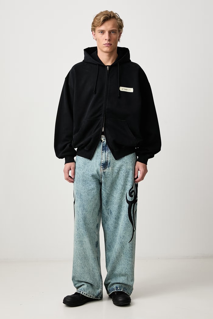 Vetements Scribbled Logo bluza rozpinana z kapturem bawełniana męska MH27ZU145B czarny AW26
