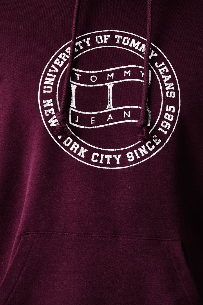 Mikina s kapucí pánská bavlněná Tommy Jeans burgundské DM0DM23579