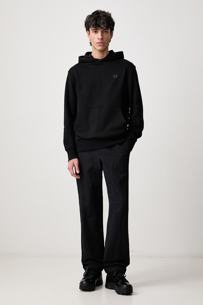 Fred Perry Bluza z kapturem bawełniana męska M3498.102 czarny AW26